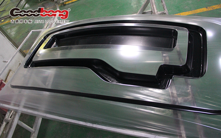 ���³���